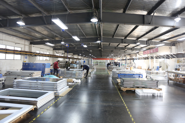 Материальная завод чистой комнаты